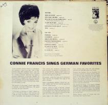 SINGS GERMAN FAVORITES